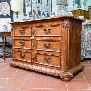 Important Walnut Chest Of Drawers, Tuscany, Mid-17th Century
