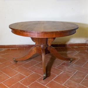 Table ronde en noyer à fût central cannelé, Toscane, XIXe siècle