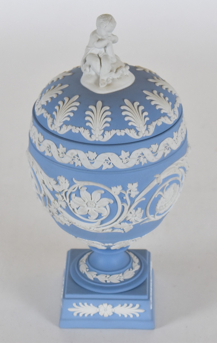 Wedgwood ceramica bianca e blu