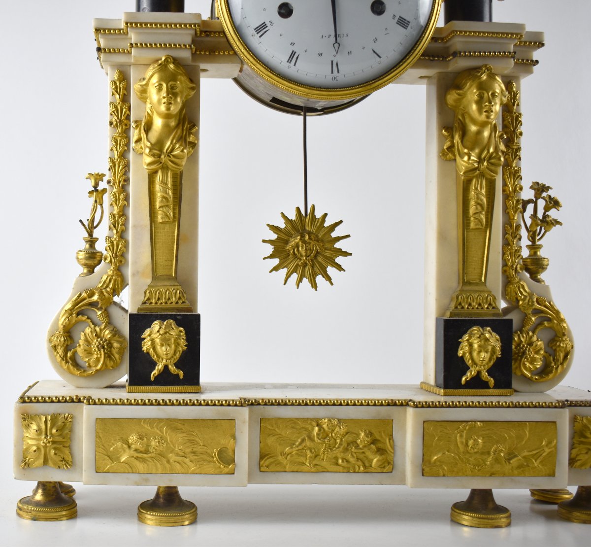 Mantel Clock, France, Late 18th Century -photo-2