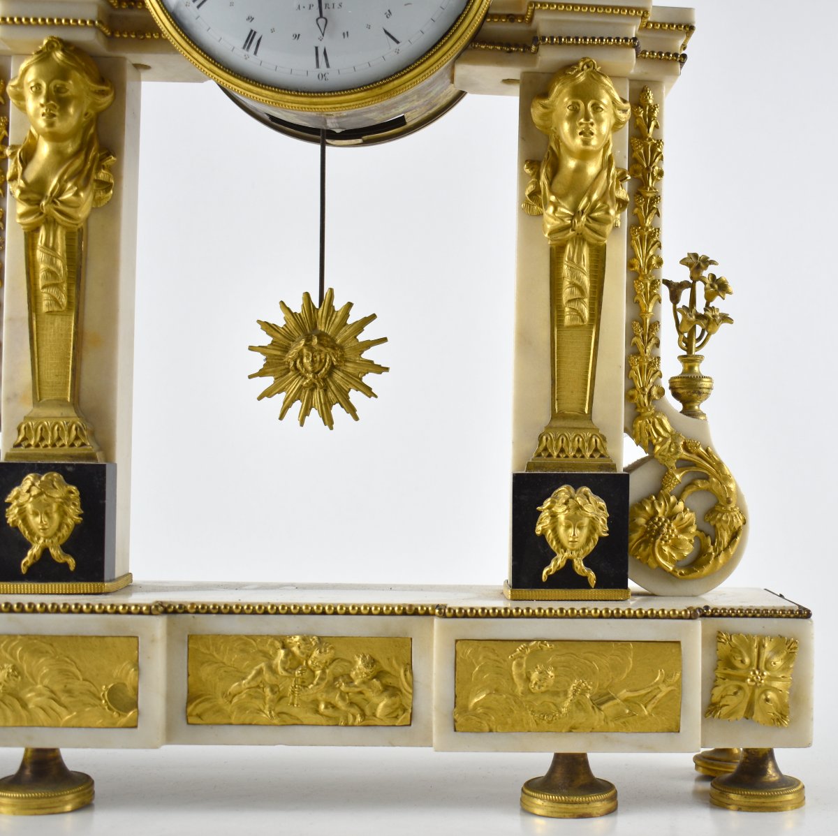 Mantel Clock, France, Late 18th Century -photo-3