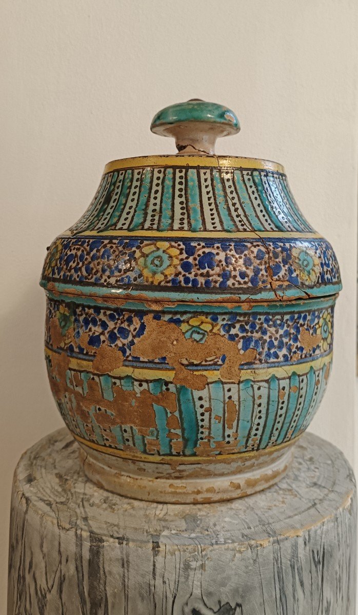 Vase En Céramique émaillée. Moyen-orient, Début Du XIXe Siècle