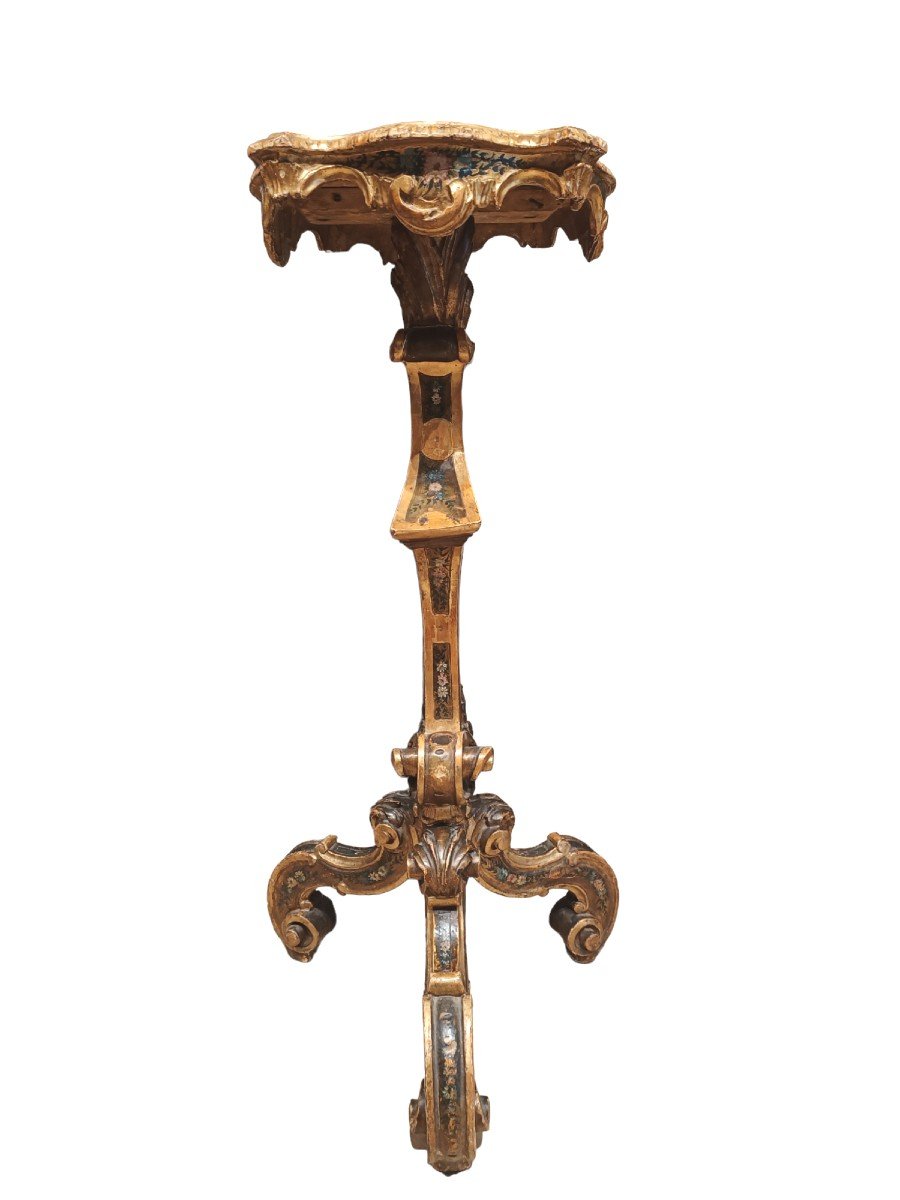Gueridon In Gilded And Lacquered Wood.  Veneto ,19th Century.