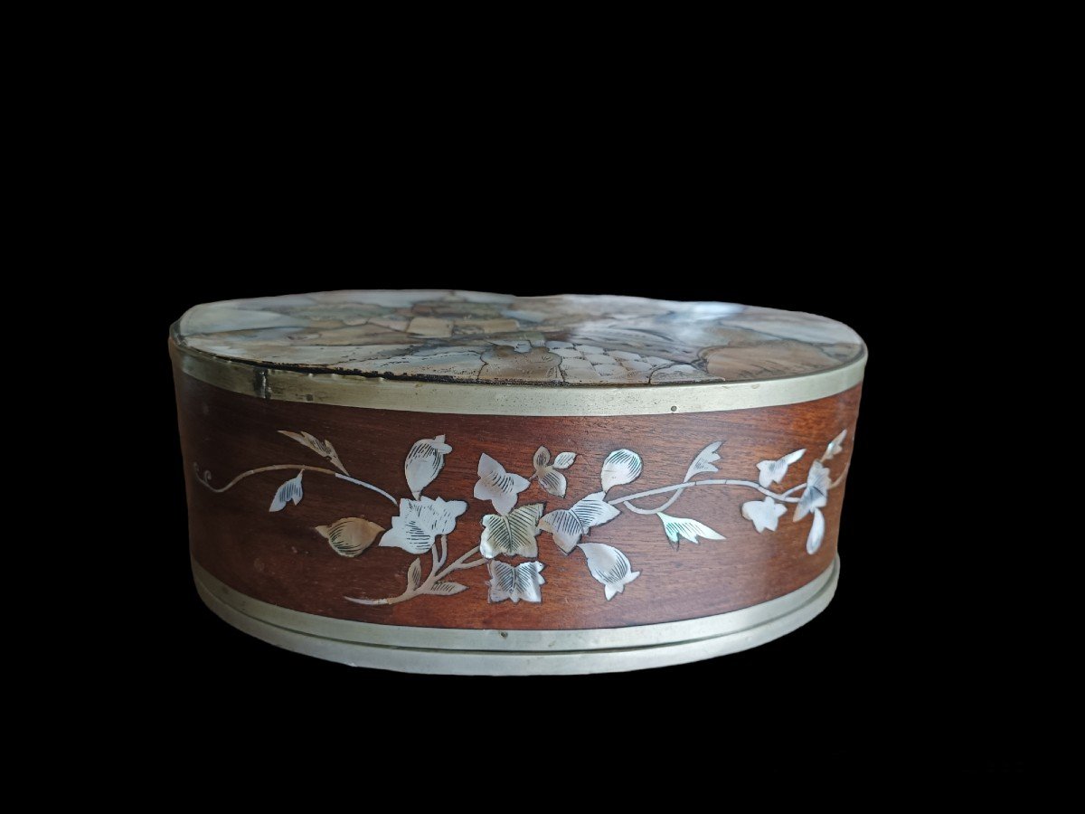 Wooden And Mother-of-pearl Box. China, Late 19th Century.