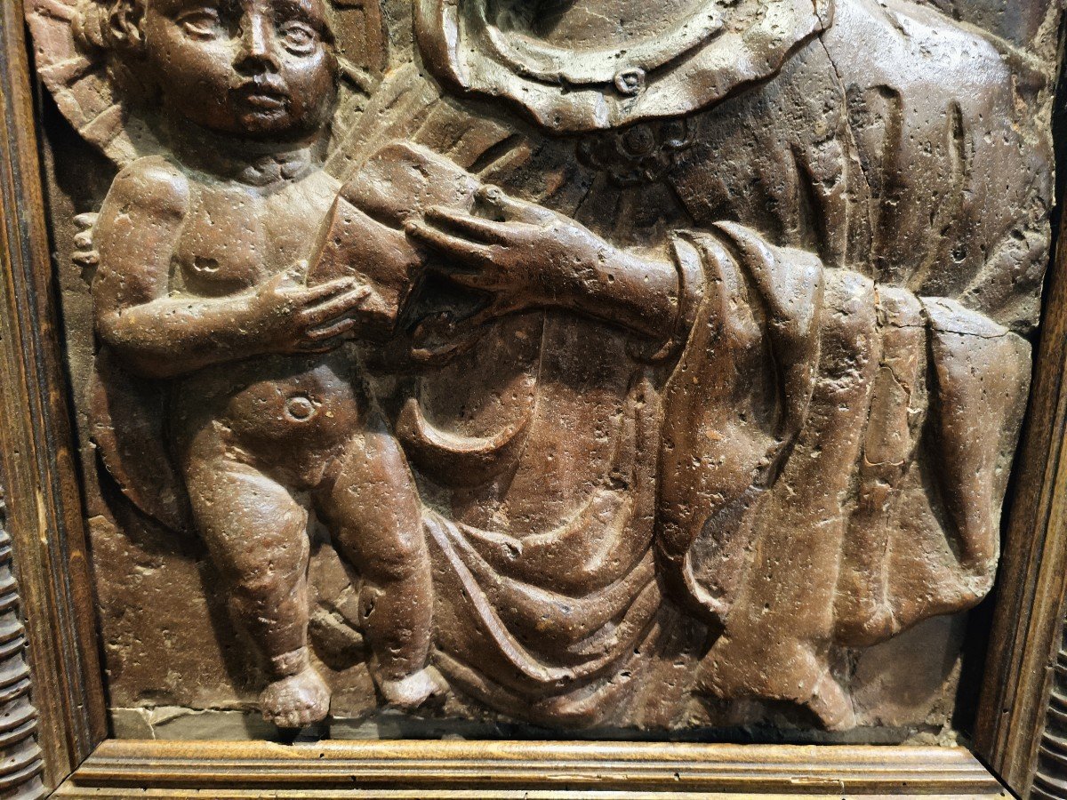 Haut-relief En Terre Cuite Représentant La Vierge à l'Enfant. Italie, XVIe Siècle-photo-3