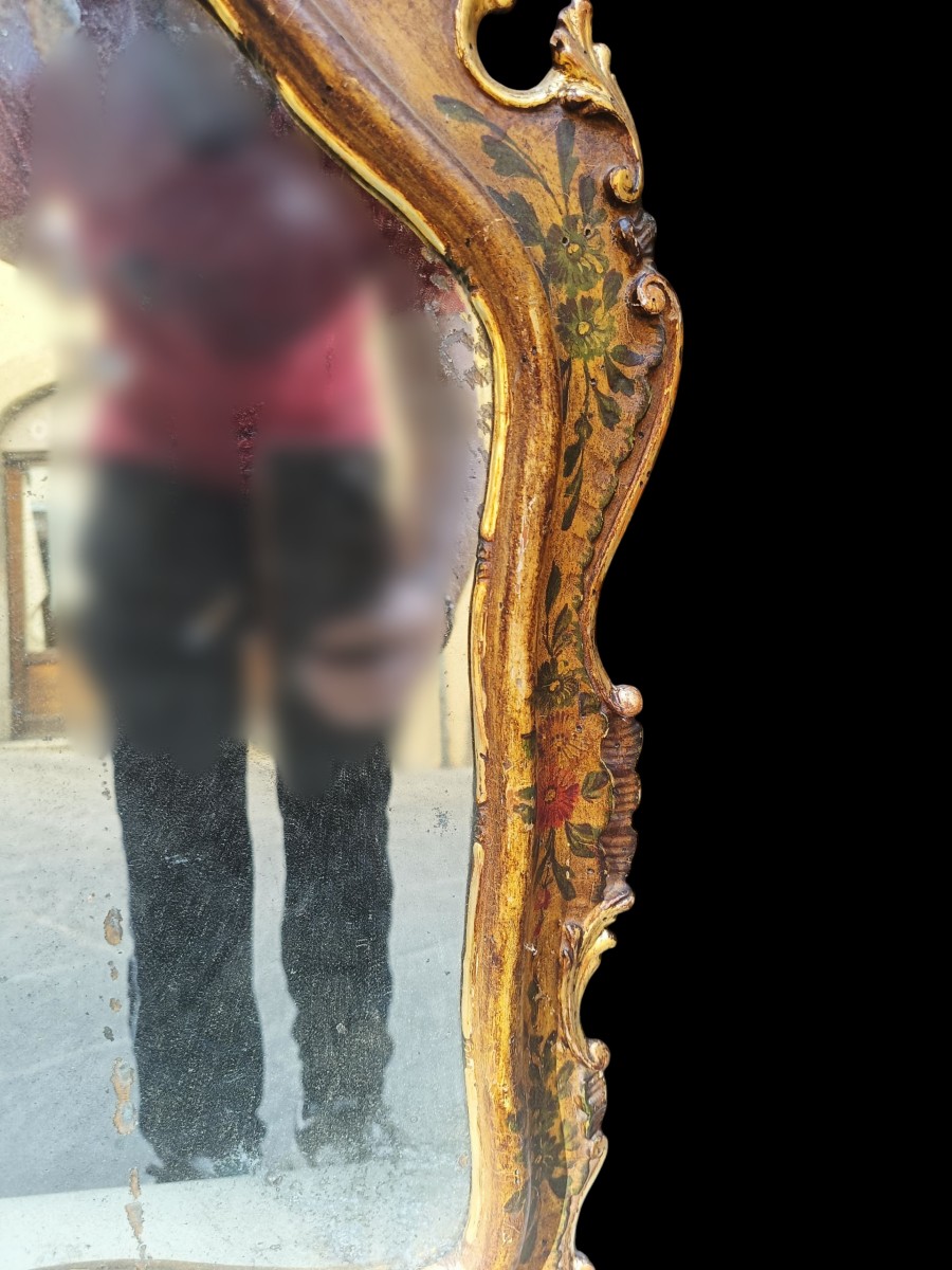 Miroir en bois laqué. Venise, fin du XIXe siècle.-photo-2