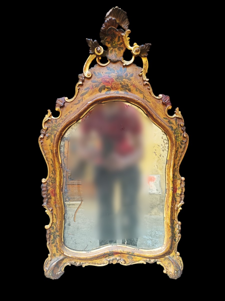 Miroir en bois laqué. Venise, fin du XIXe siècle.
