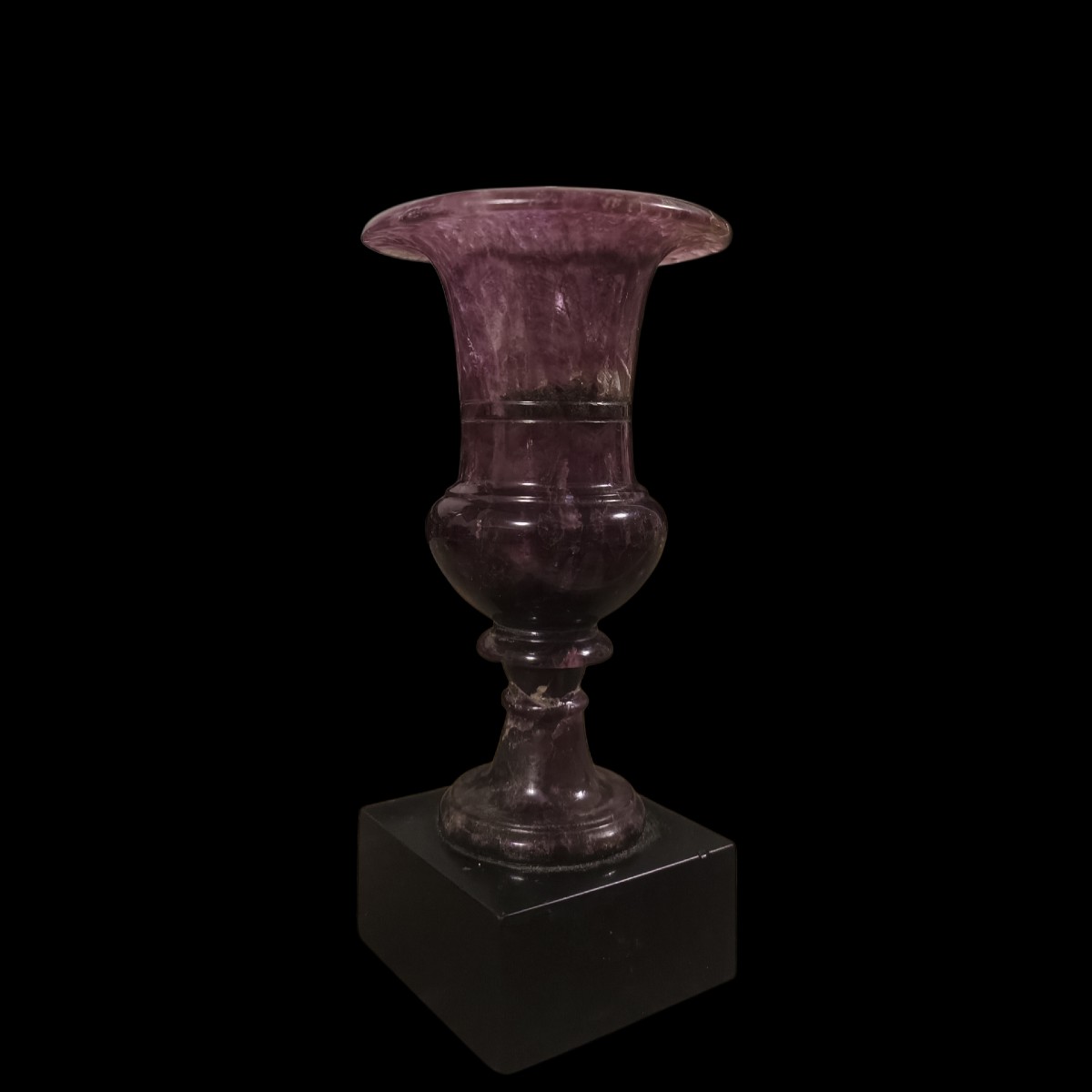 Vase a campana en blue John. Angleterre, début du XIXe siècle