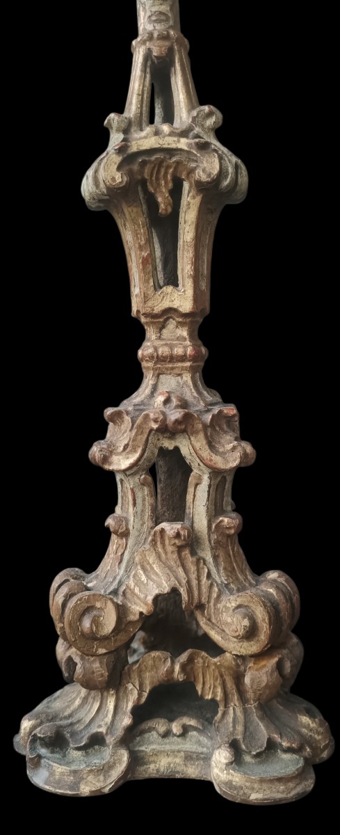 Paire de bougeoirs en bois doré et laqué. Venise, XVIIIe siècle.-photo-3