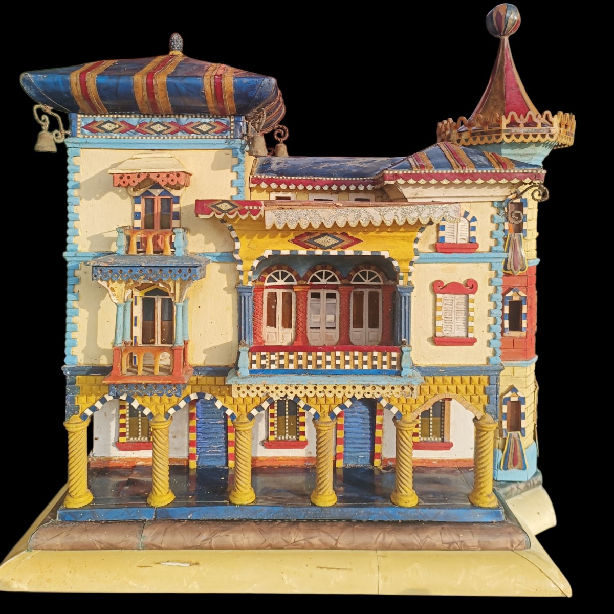 Grand Maquette d'une villa Art Nouveau. Italie, milieu du XXe siècle.