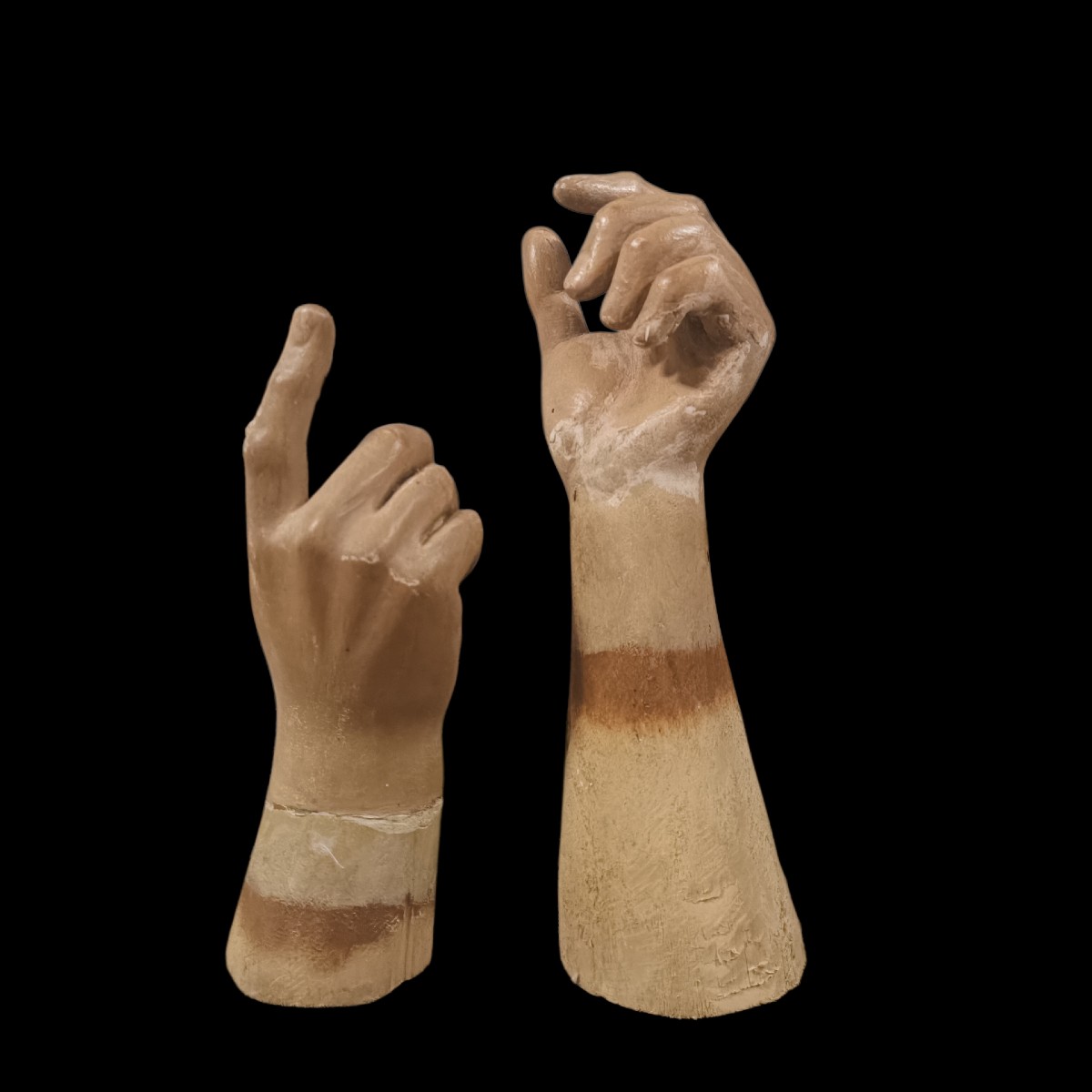 Paire de mains en bois peint. Naples, XVIIIe siècle.-photo-2
