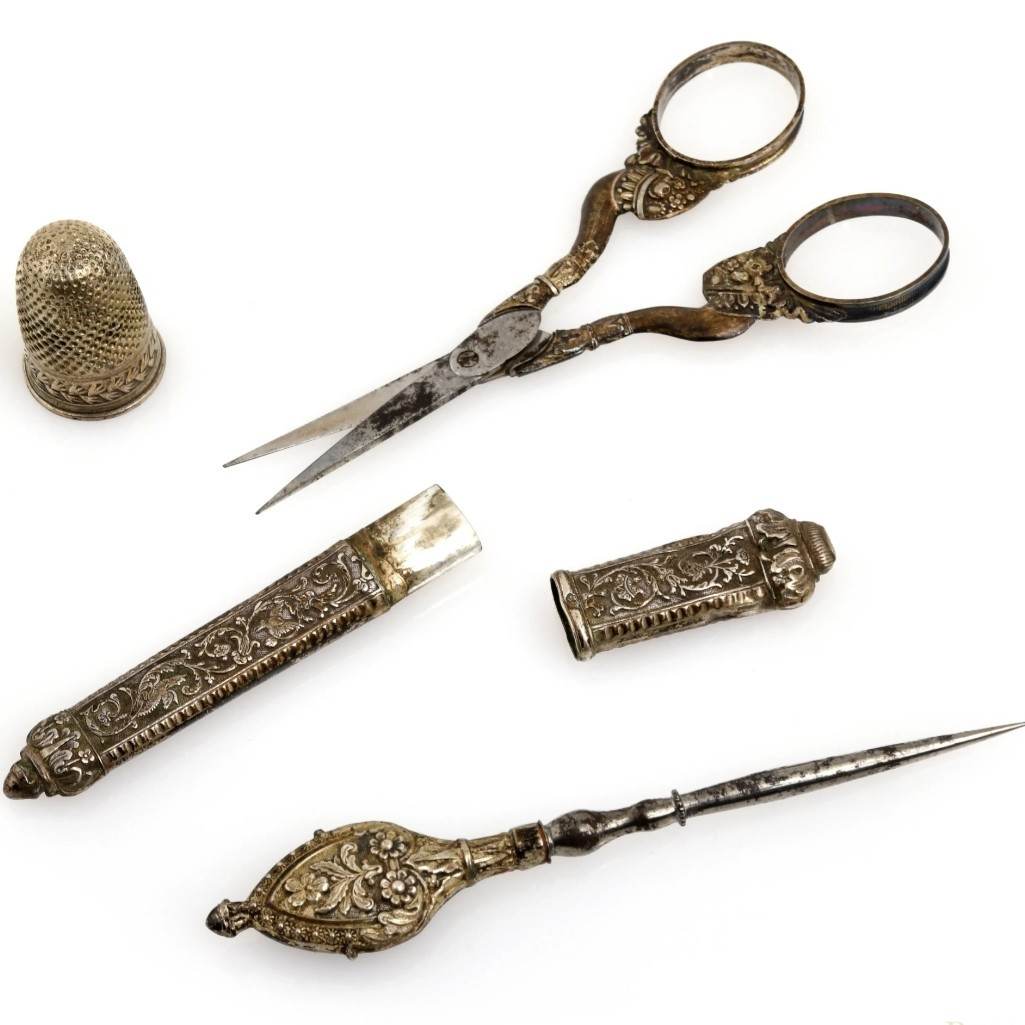 Service de couture en argent. Italie, début du XIXe siècle.-photo-3
