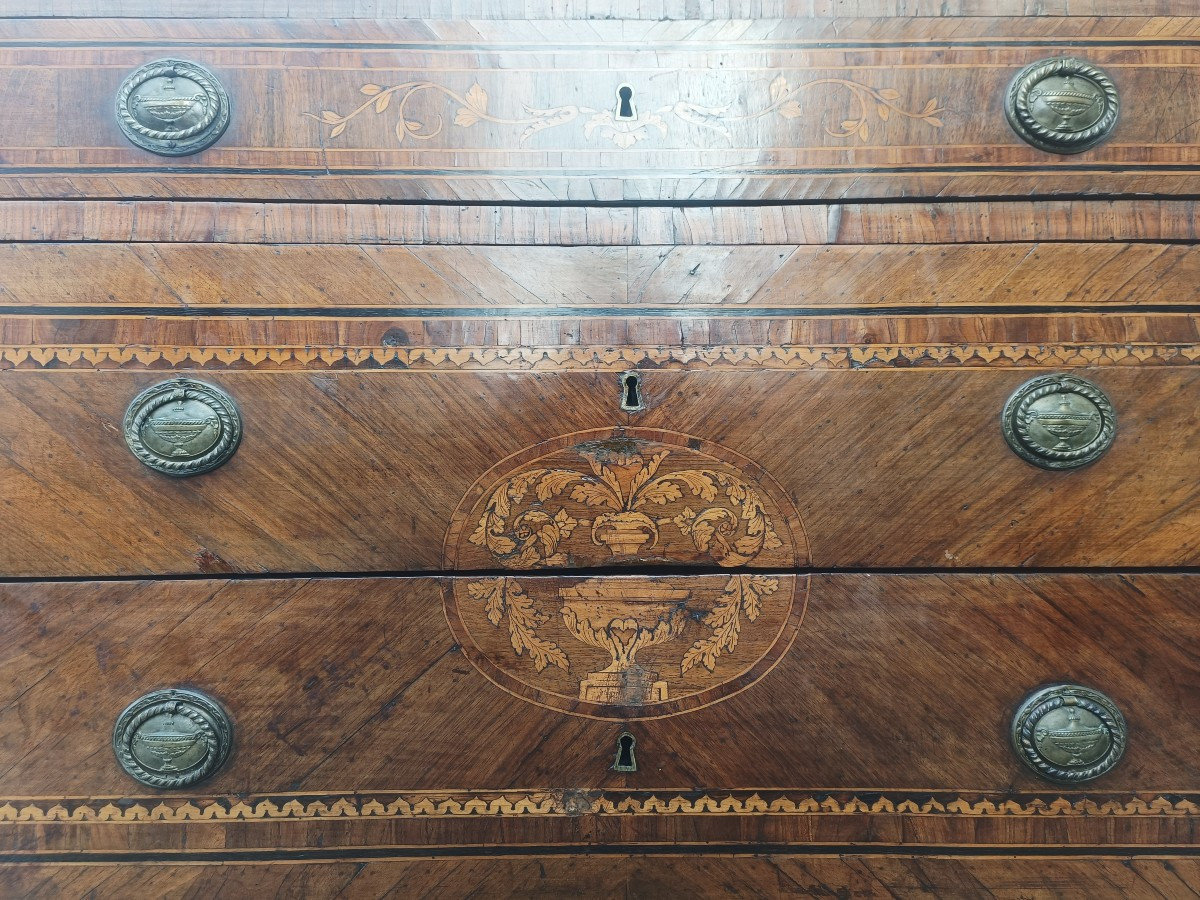 Commode en bois marqueté. Lombardie, fin du XVIIIe siècle.-photo-4
