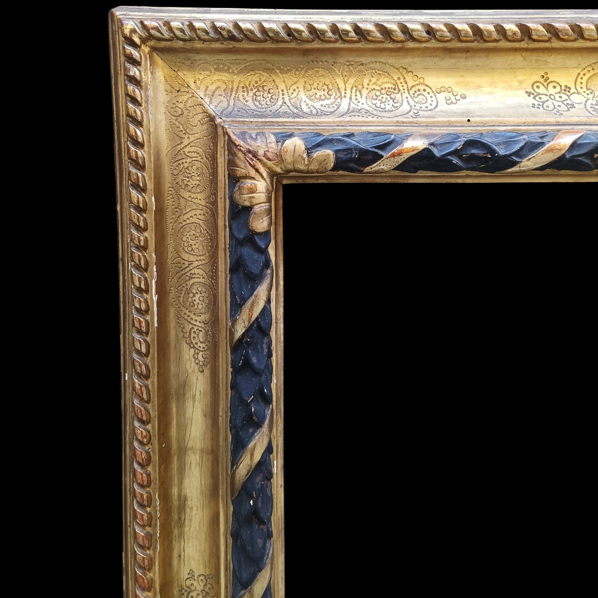 Cadre en bois doré. Italie, 19ème siècle.-photo-2