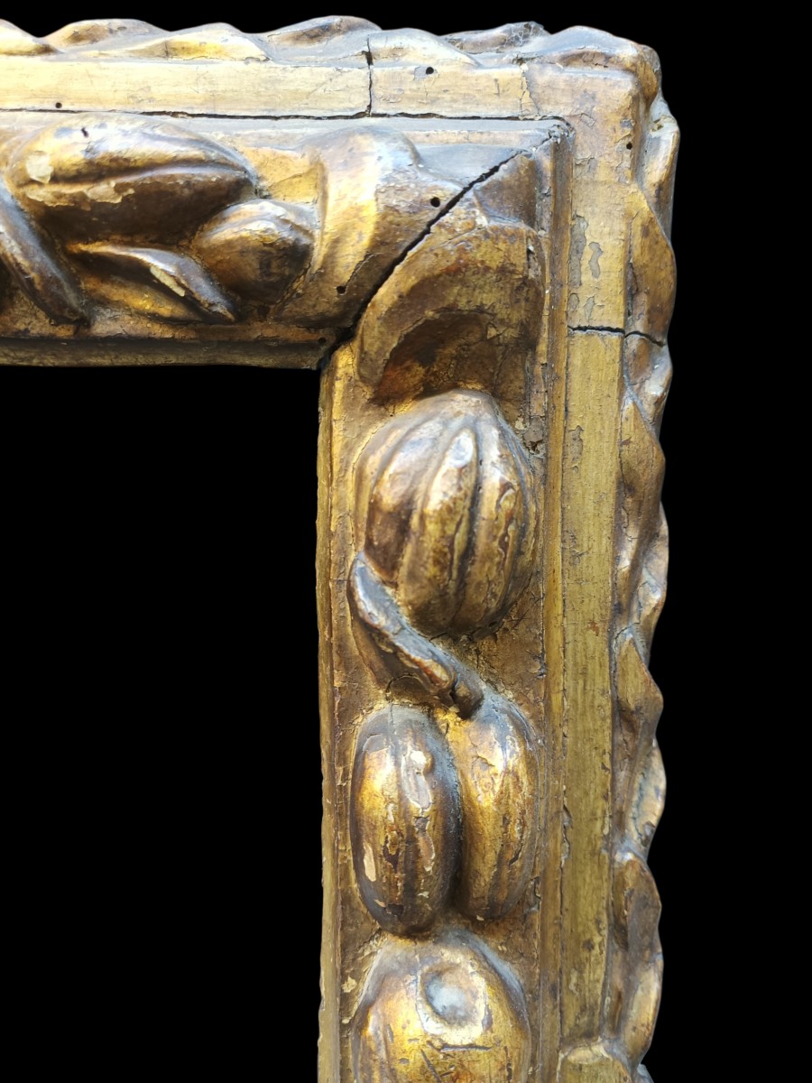 Cadre en bois doré. Émilie, XVIIe siècle.-photo-1