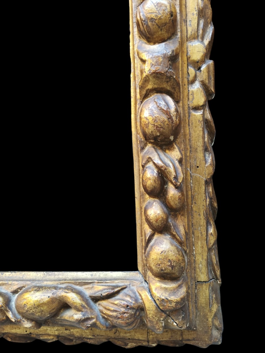 Cadre en bois doré. Émilie, XVIIe siècle.-photo-2