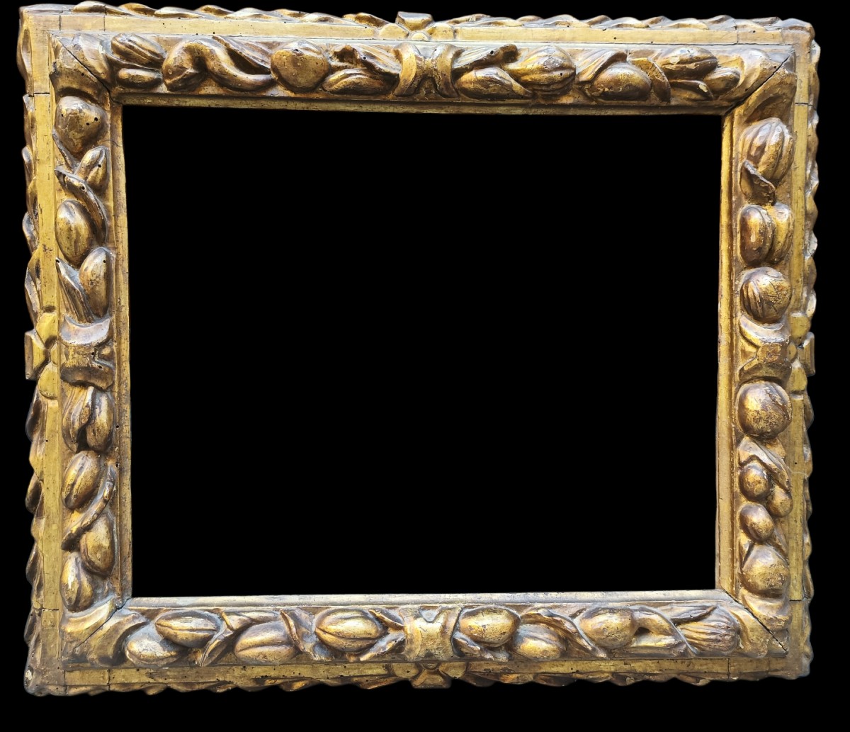 Cadre en bois doré. Émilie, XVIIe siècle.