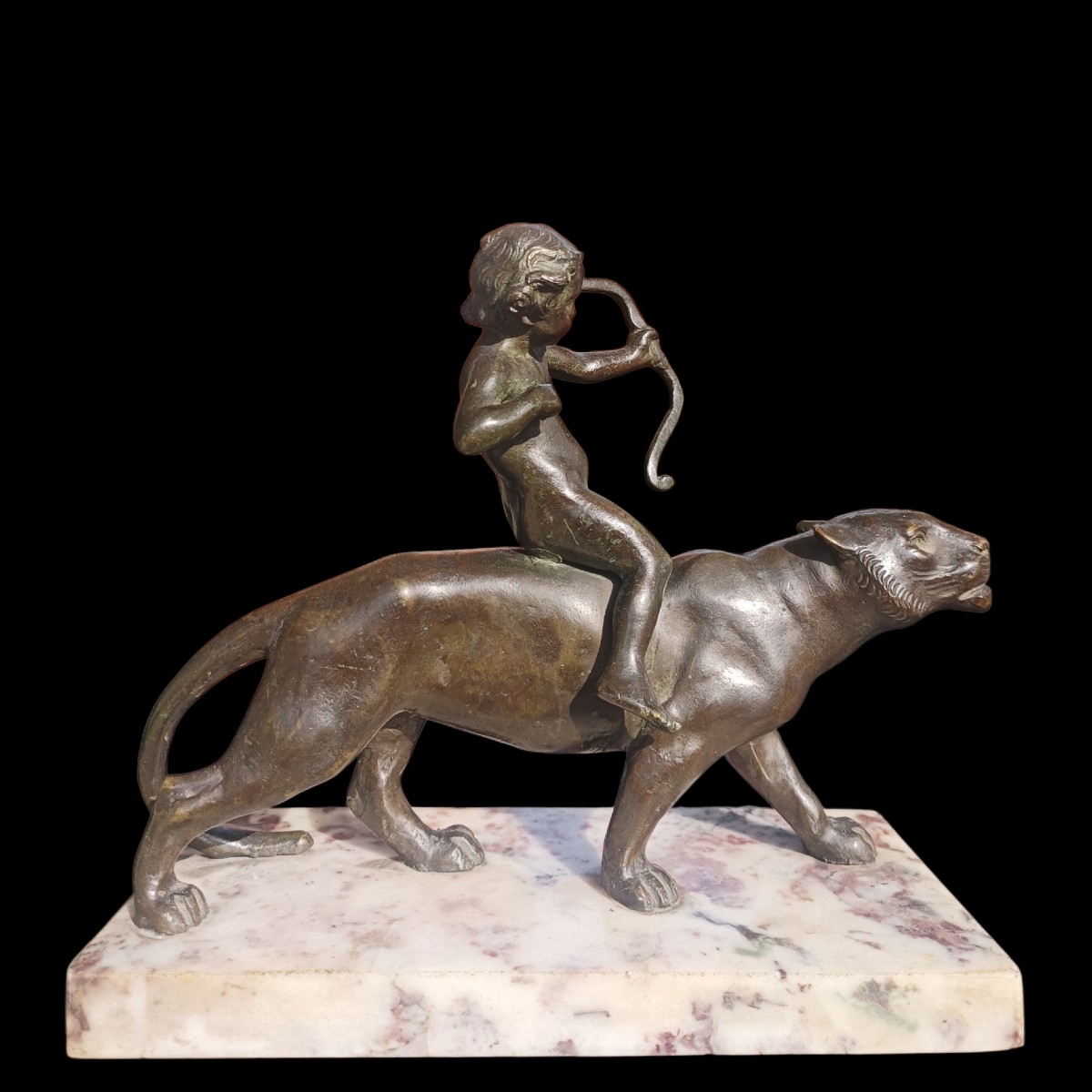 Sculpture en bronze d'Eros sur une panthère. Italie, début du XIXe siècle.-photo-2