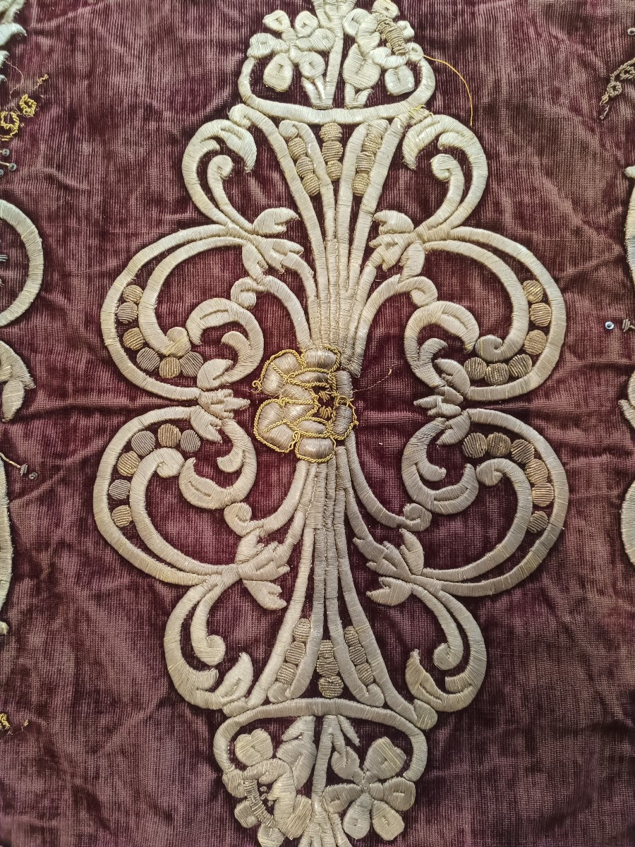 Paire de tissus brodés en fil d'argent. Italie, 19ème siècle.-photo-3