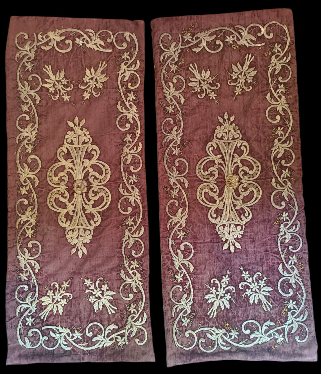 Paire de tissus brodés en fil d'argent. Italie, 19ème siècle.