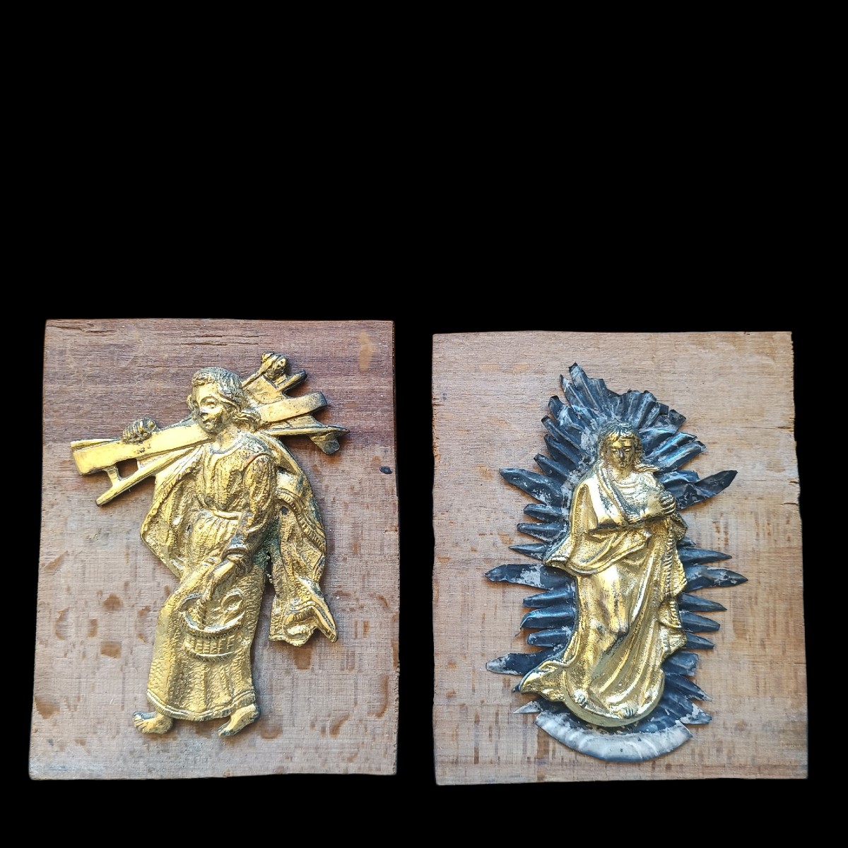 Paire de reliefs en bronze doré. Italie, XVIIIe siècle.