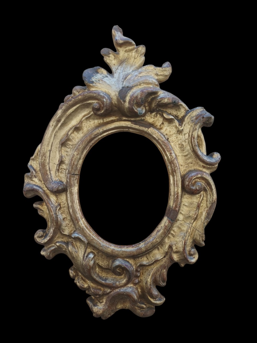 Cadre en bois sculpté et doré. Italie, XVIIIe siècle