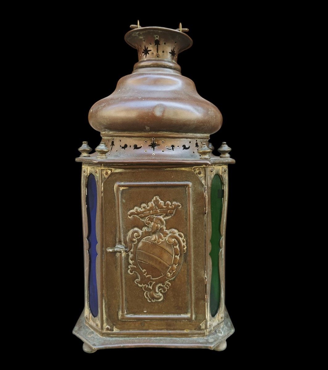 Lanterne en cuivre et verre coloré. Venise, XVIIIe siècle.