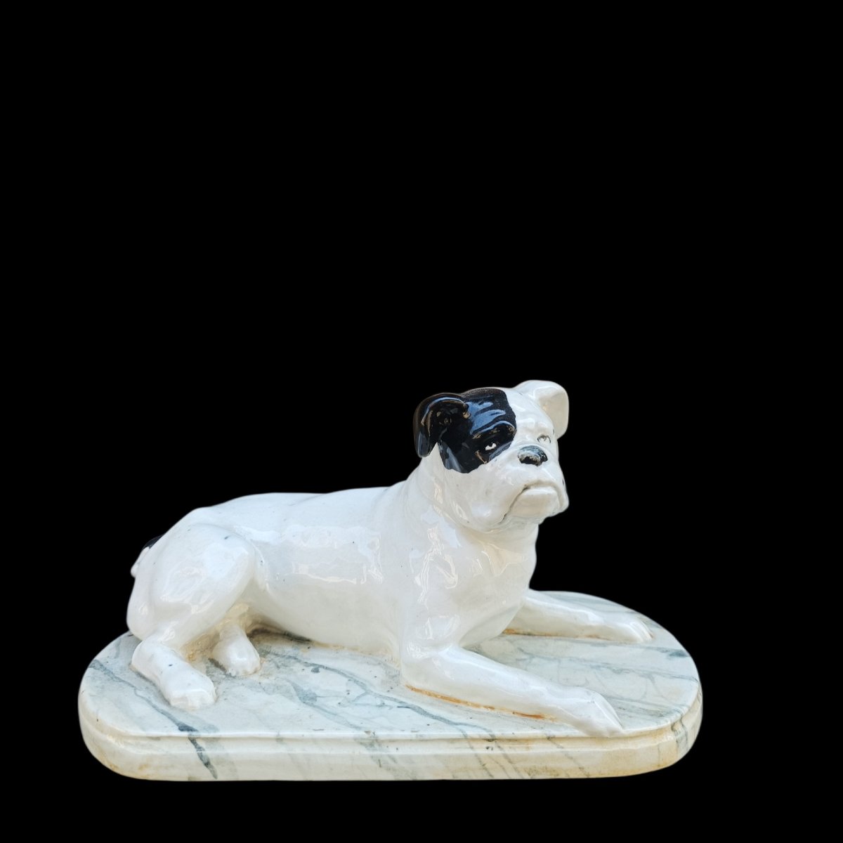Sculpture bouledogue en céramique. Début du 20e siècle.