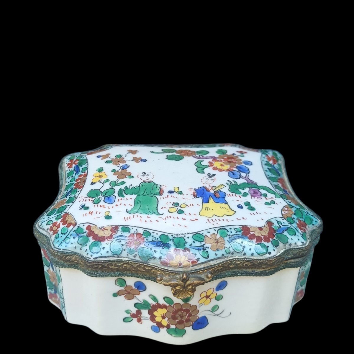 Porcelain And Gilded Bronze Snuffbox. France, 18th Century.