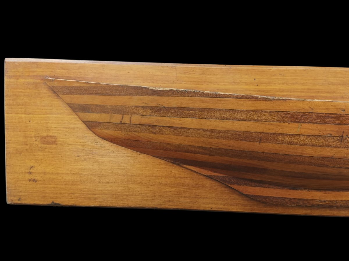 Grand bateau demi-coque en bois. Italie, première moitié du XXe siècle.-photo-2