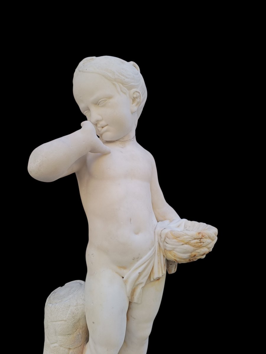Sculpture en marbre représentant une jeune fille. Italie, début du XIXe siècle.-photo-1