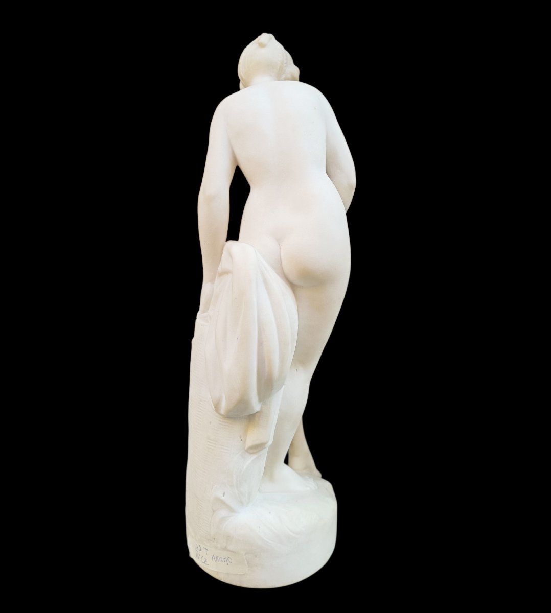 Sculpture d'une baigneuse en marbre blanc. 19ème siècle.-photo-4