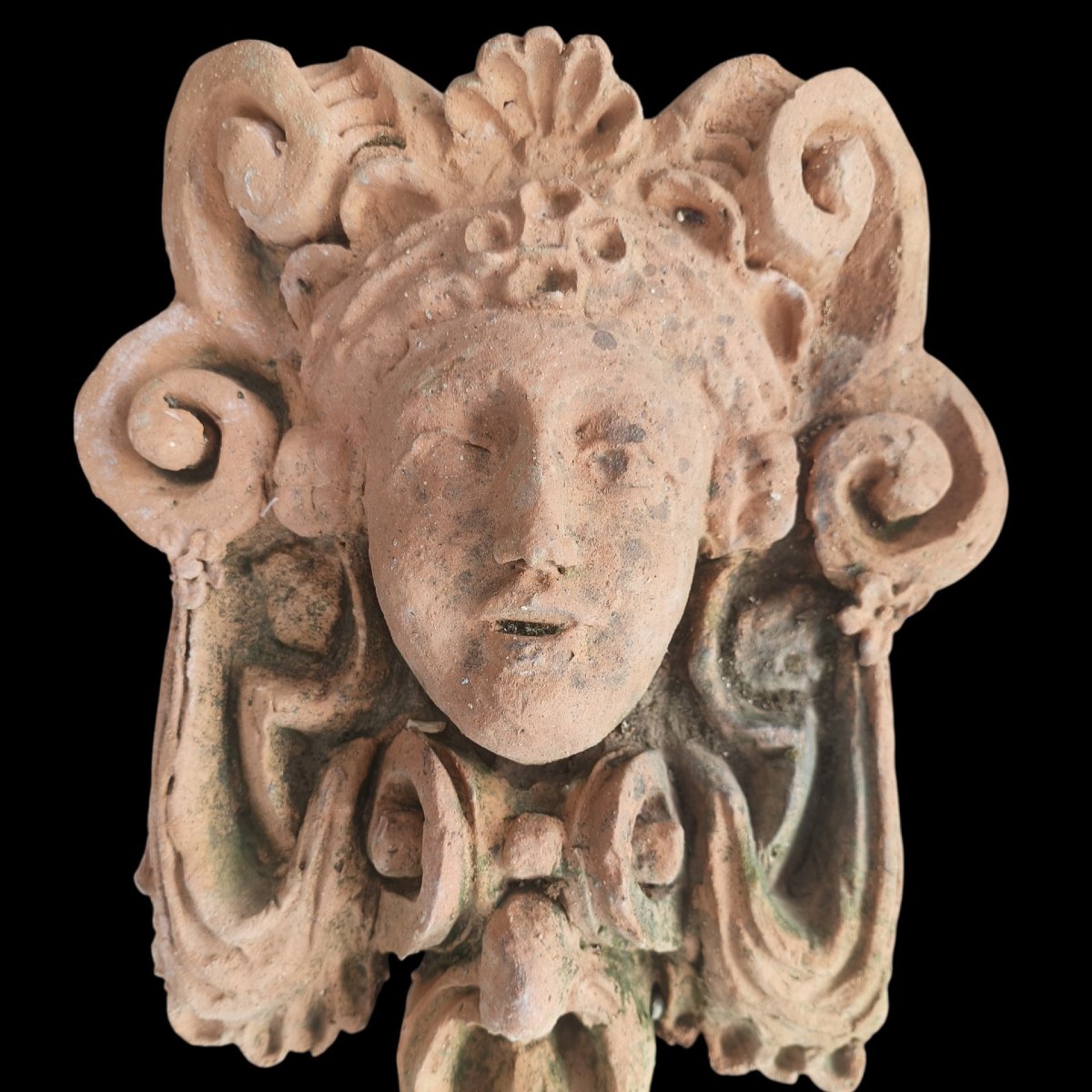 Paire de mascarons en terre cuite. Italie, XXe siècle.-photo-2