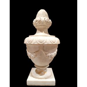 Vase En Marbre Blanc Sculpté. Italie, Fin XIXe-début XXe Siècle.
