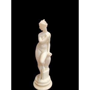Sculpture en albâtre représentant Vénus. Italie, début du XXe siècle.