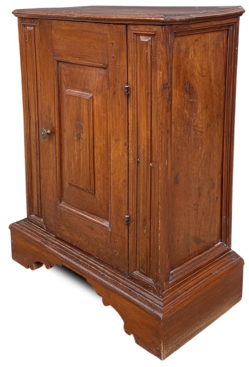 Venetian Walnut Cabinet – 17th Century -photo-4