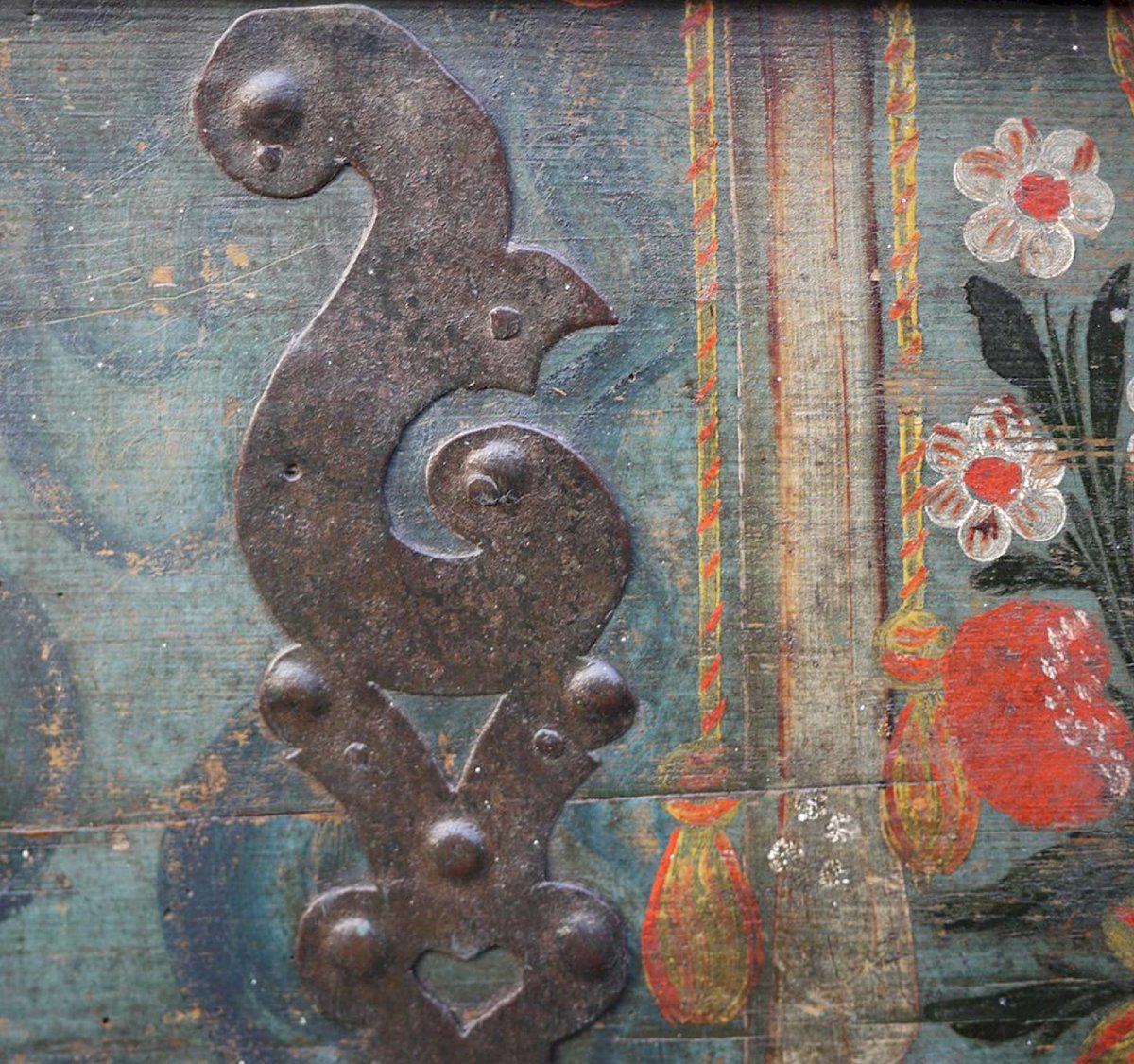 Coffre Alpin peint avec fleurs-photo-2