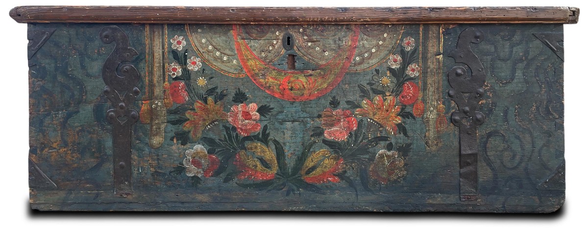 Coffre Alpin peint avec fleurs
