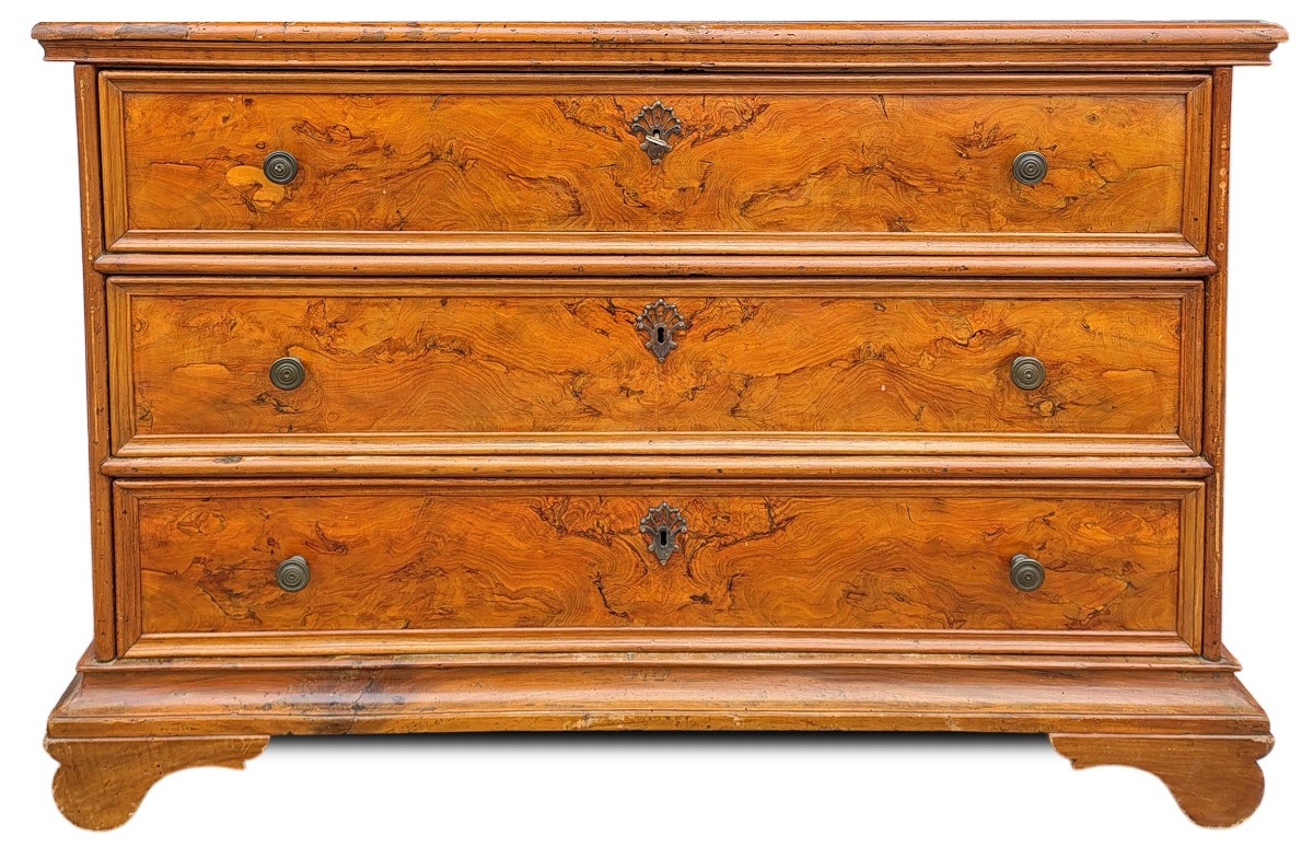 Italian Antique Dresser – 18th Century 