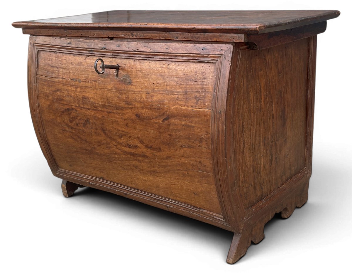 Chest With A Curved Front In Walnut And Oak-photo-3