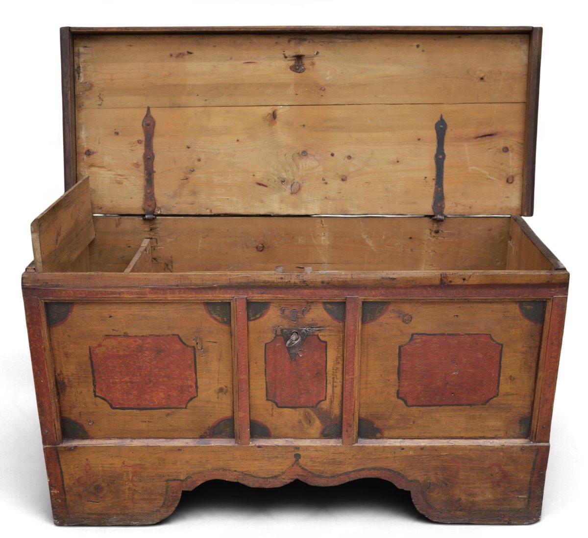 Coffre tyrolien en sapin daté de 1793 -photo-2