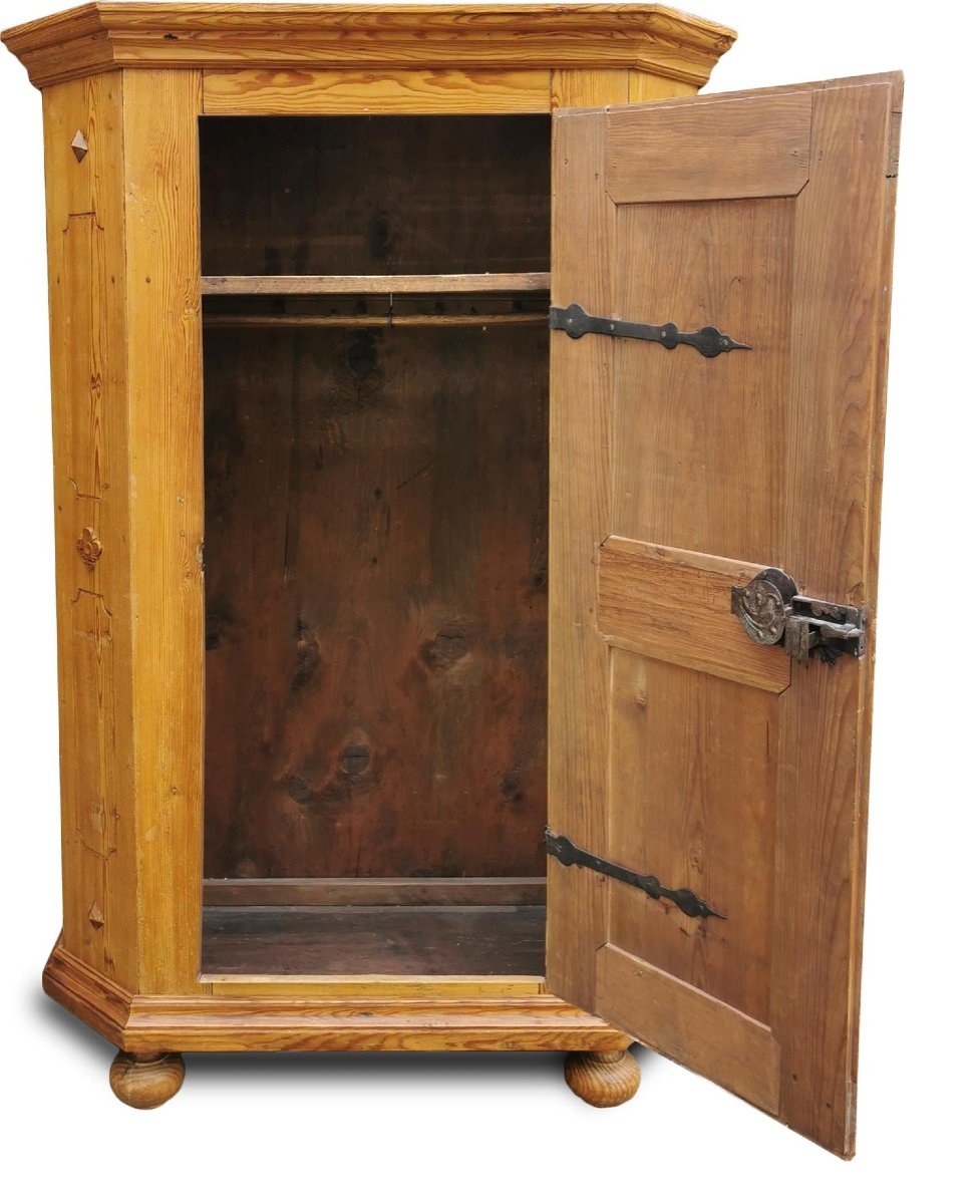 Wardrobe With A Fir Door From 1700-photo-7