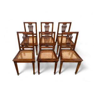 Set de six chaises en noyer, époque Louis XVI