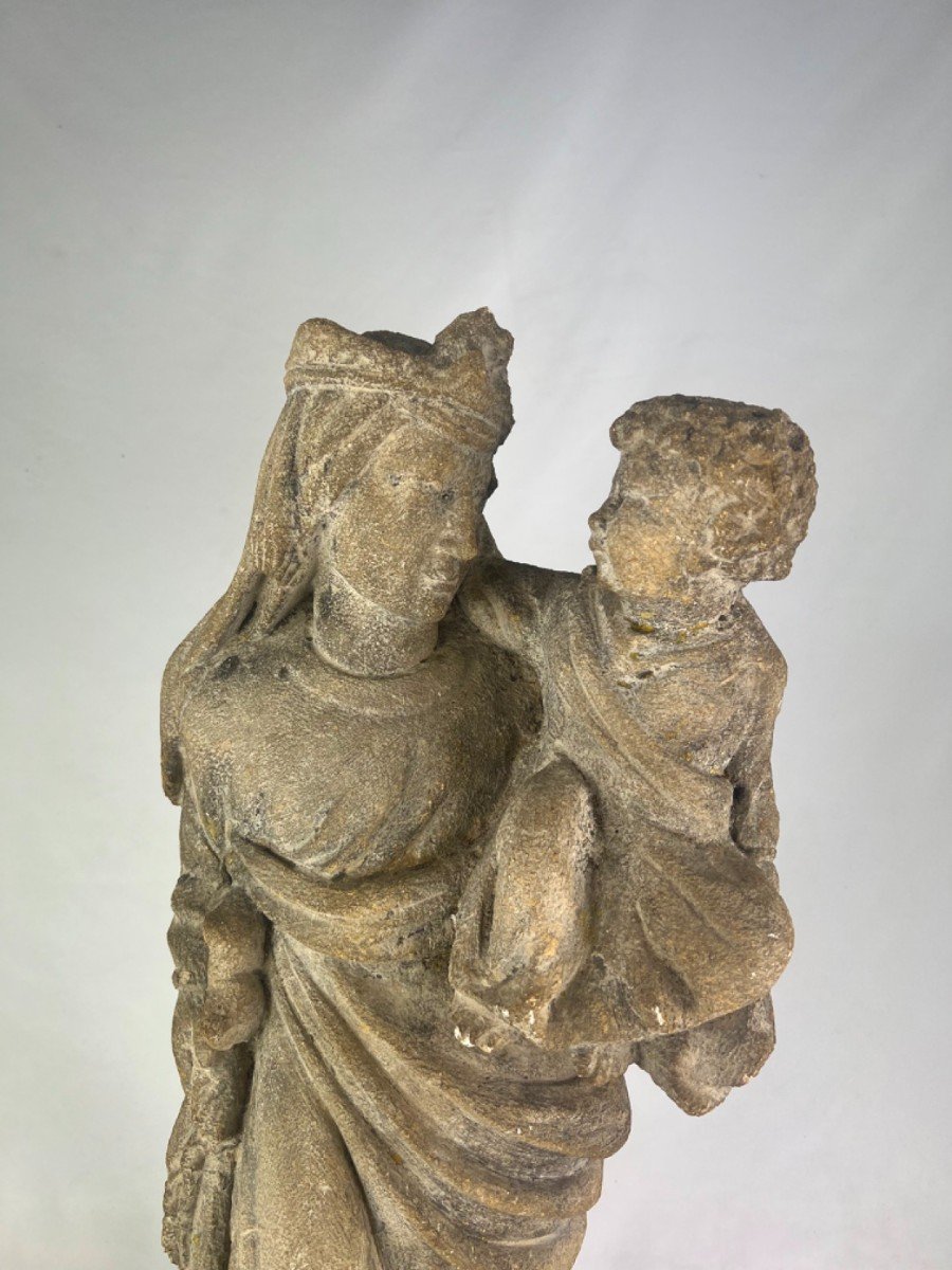 Sculpture En Pierre Représentant La Vierge à L’enfant-photo-2