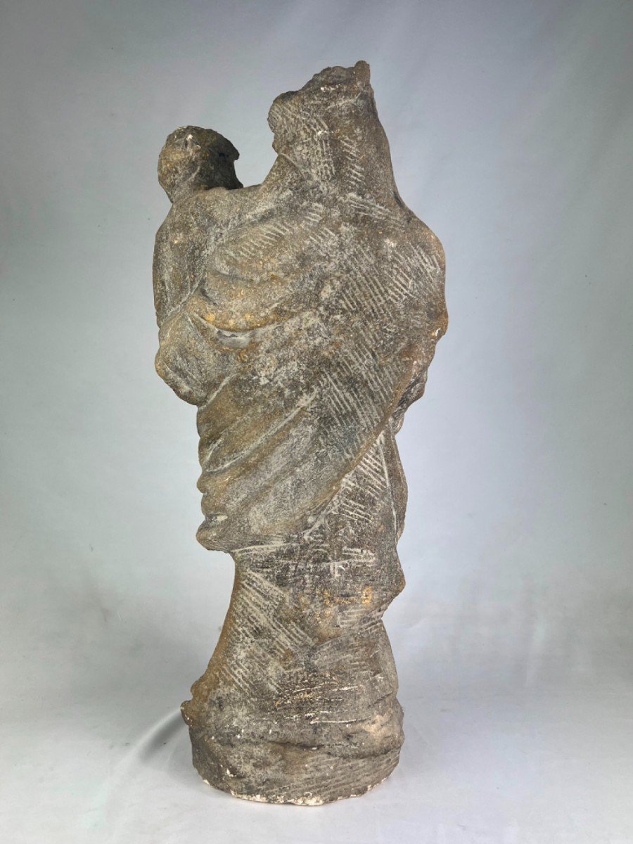 Sculpture En Pierre Représentant La Vierge à L’enfant-photo-1