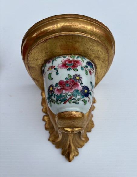 Pair Of Shelves In Carved And Gilded Wood Containing A Couple Of Cups -photo-3