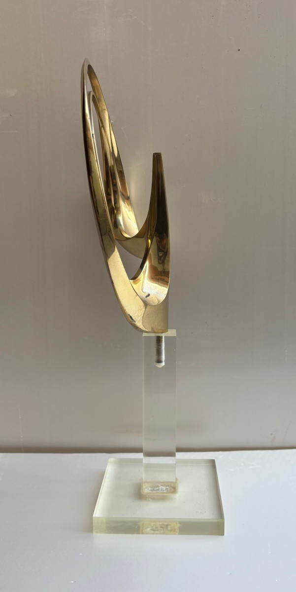 sculpture en bronze doré sur base en plexiglass signée et datée "Carmelo Cappello '74-photo-3