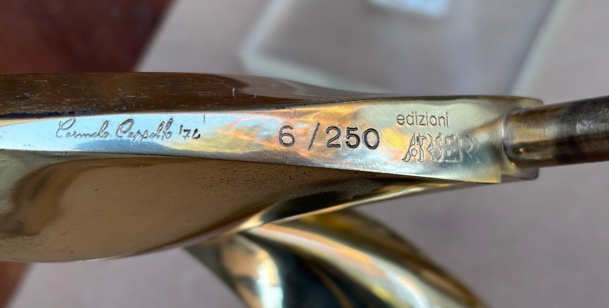 sculpture en bronze doré sur base en plexiglass signée et datée "Carmelo Cappello '74-photo-1