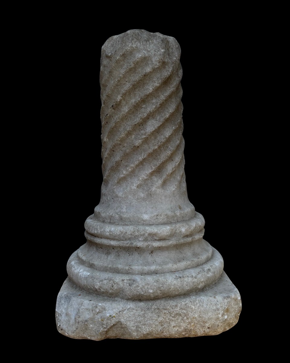 White Marble Column With Helical Grooves -photo-2