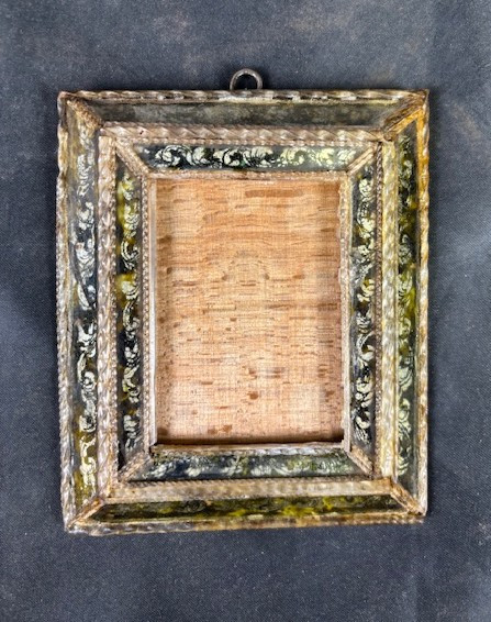 Paire de cadres en bois doré et de verre décorés de torchons-photo-4